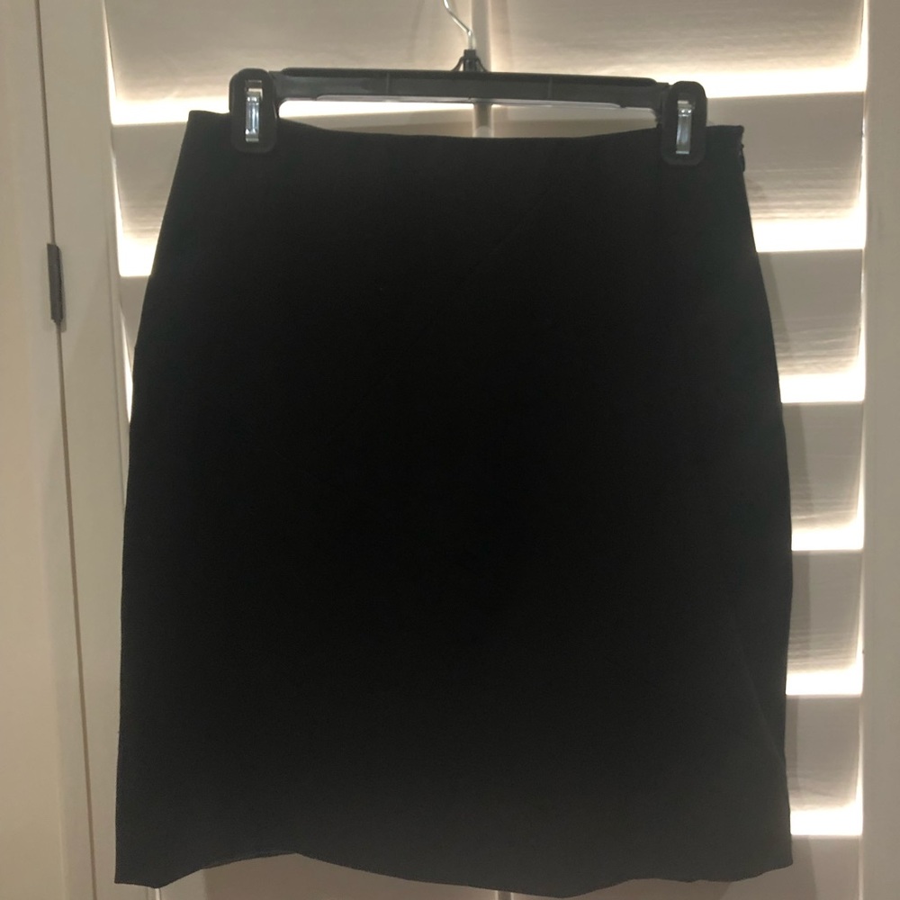 Black business skirt by Express sz 5/6